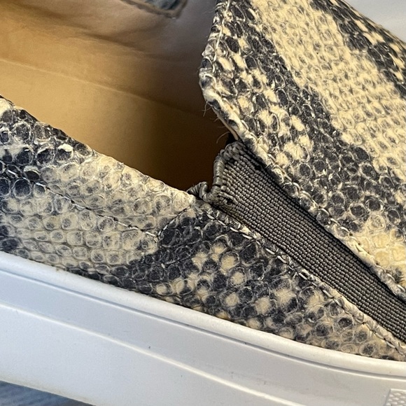 Vince Camuto Korli Snakeskin slip on - Picture 10 of 15